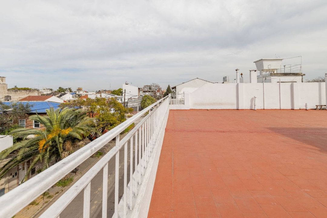 CASA EN VENTA + 2 UNIDADES IND + GALPÓN EN CASEROS