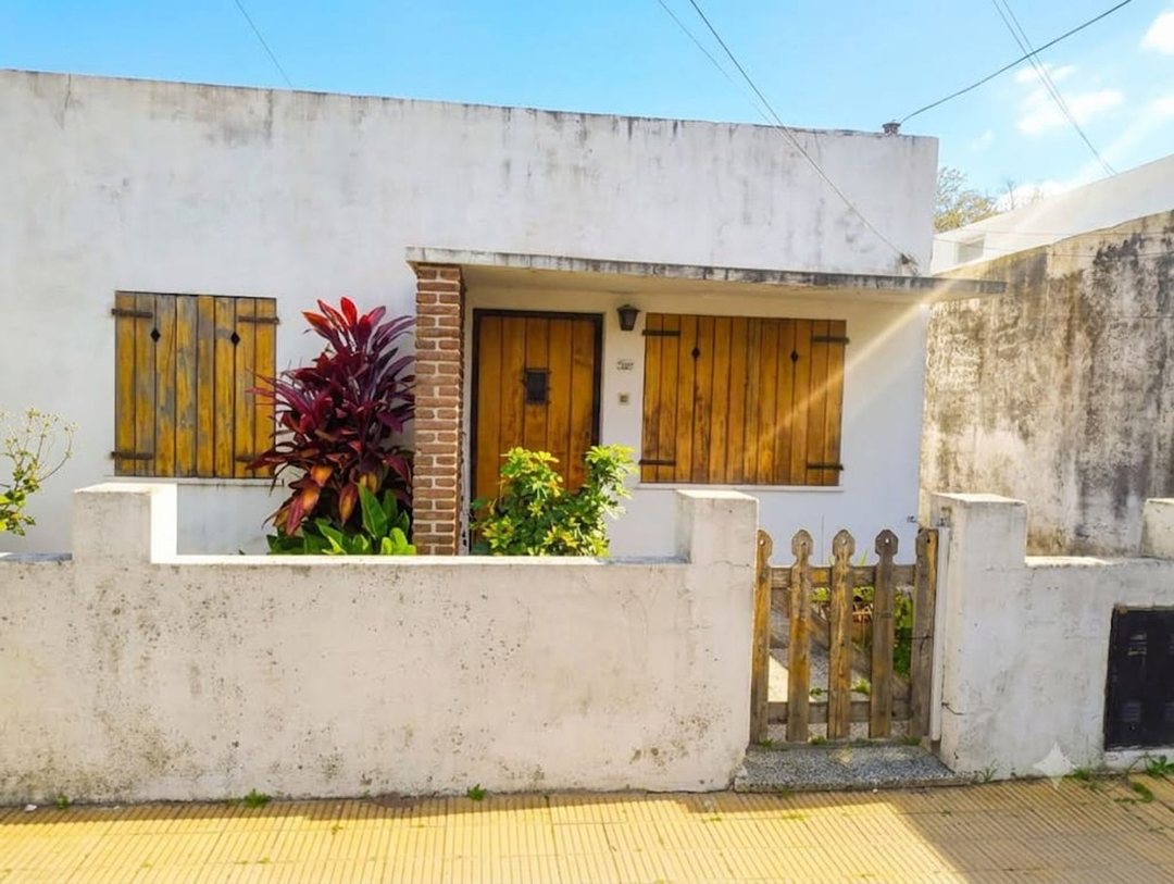 CASA LOTE PROPIO A RECICLAR