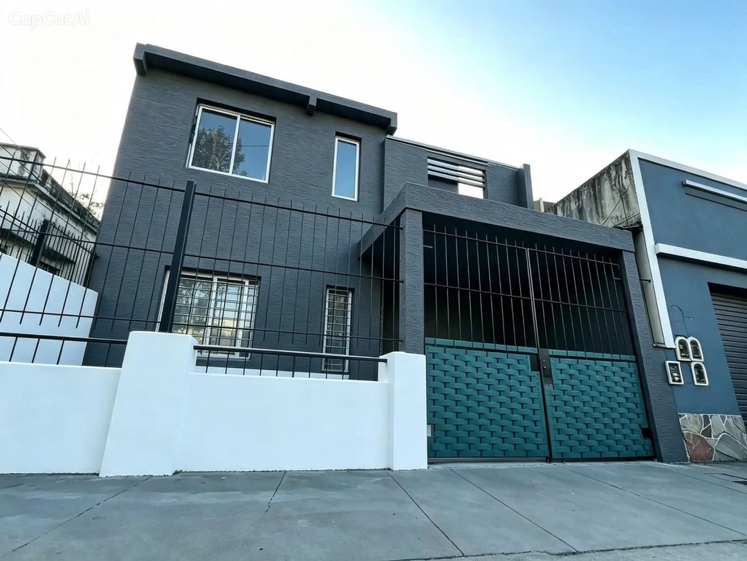 Venta  casa 5 amb Moron centro, parque, cochera