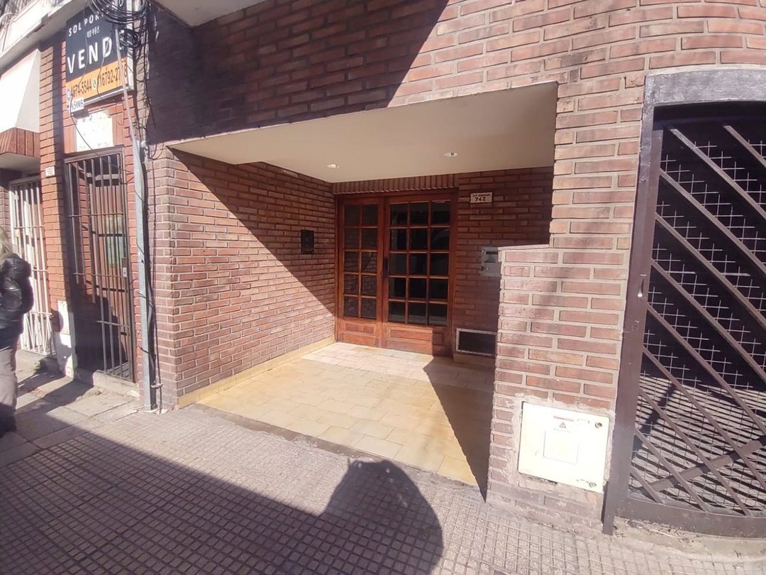 VENTA DTO 2 AMB FLORESTA C/BALCON
