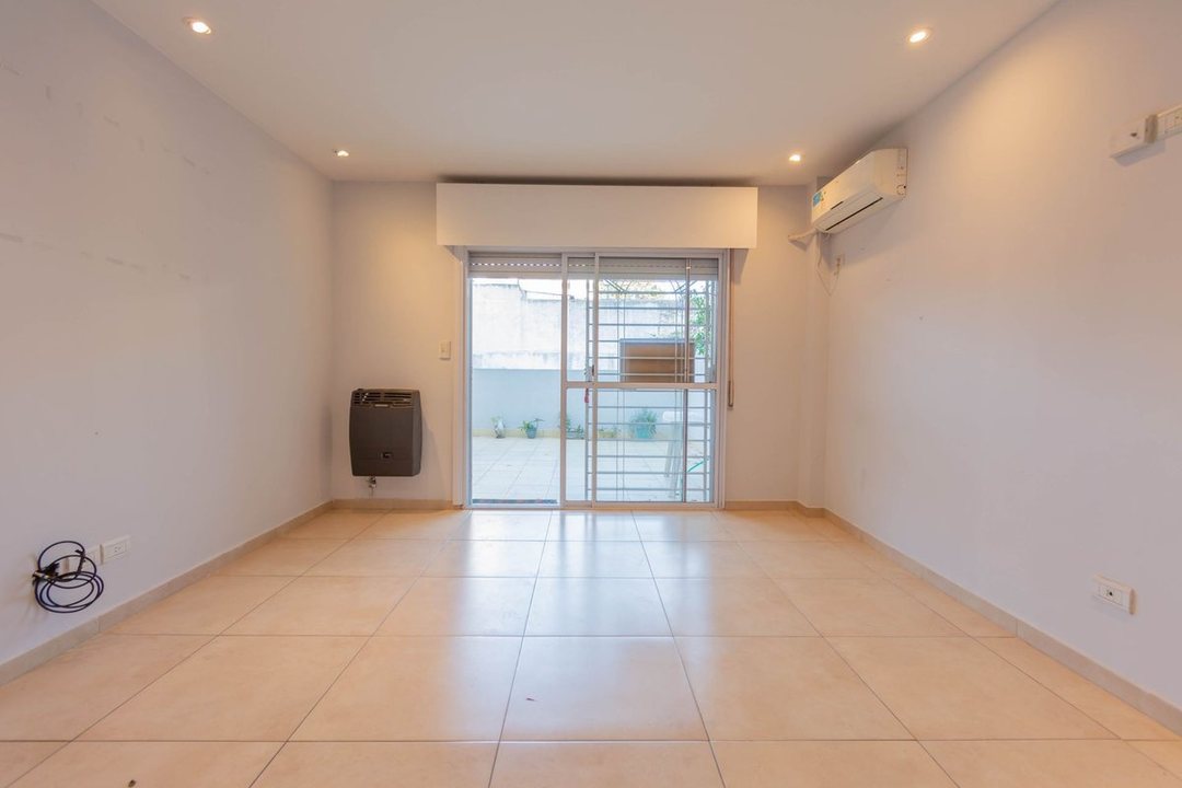 VENTA DEPARTAMENTO 3 AMBIENTES-PATIO VILLA URQUIZA