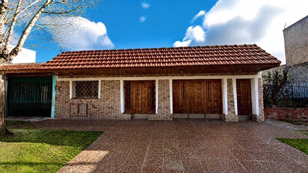 VENTA CASA MULTIFAMILIAR CON COCHERA LANUS OESTE