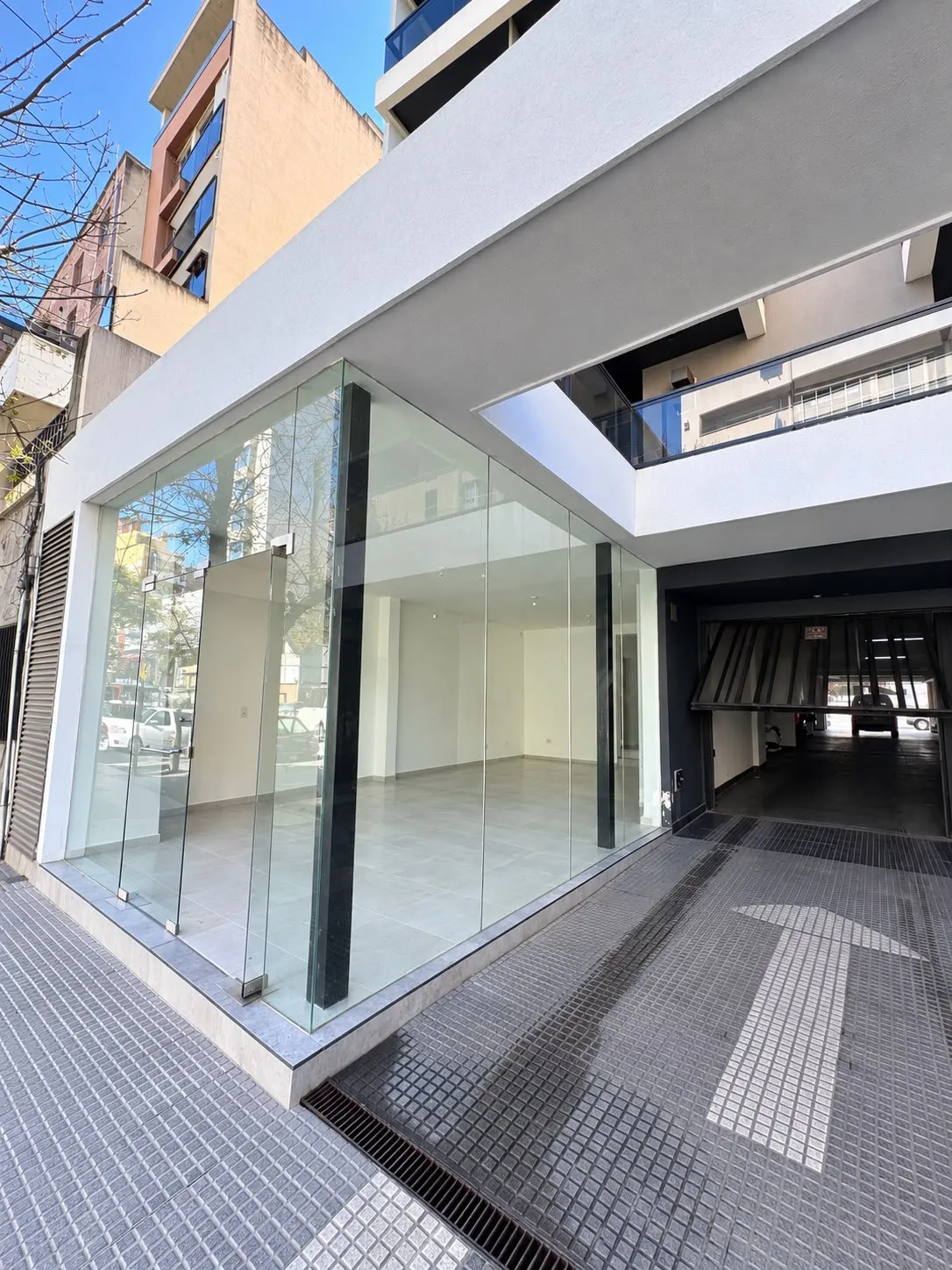 LOCAL COMERCIAL EN ALQUILER –BRASIL AL 100,NUEVA CORDOBA- 58 M2