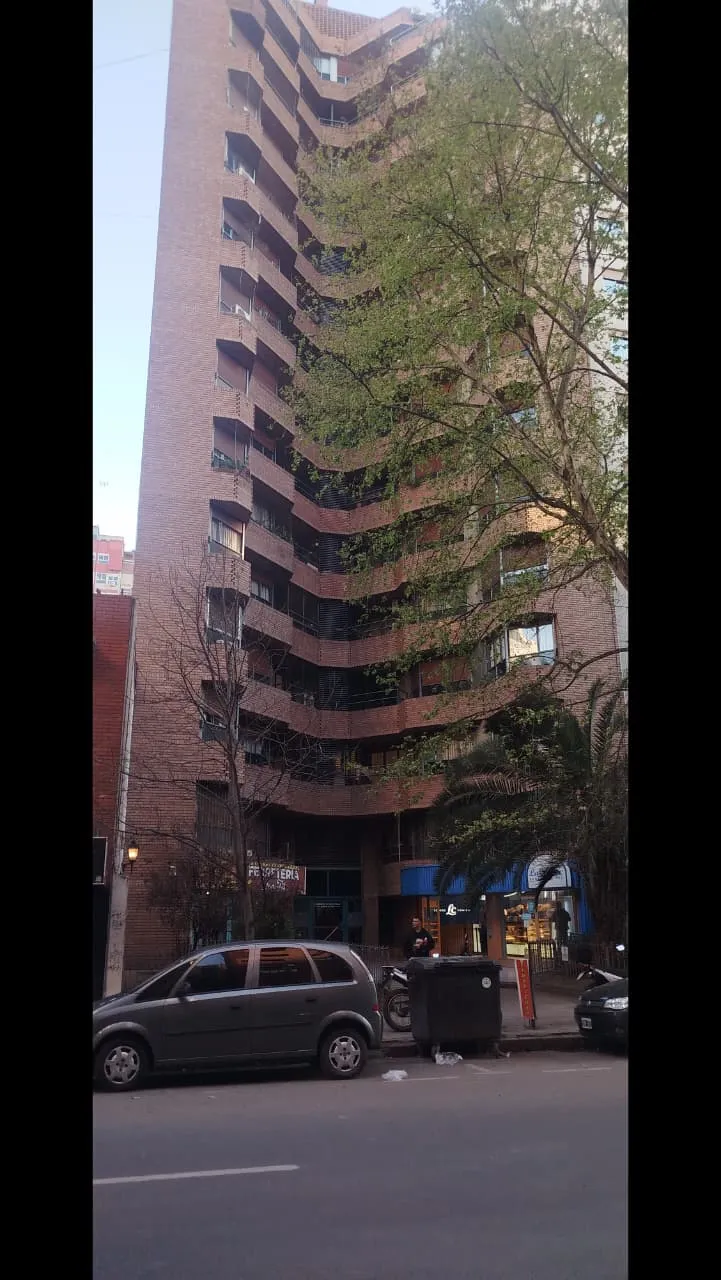 Nva Cordoba departamento de 2 dormitorios piso 7° con bacon. Muy luminoso
