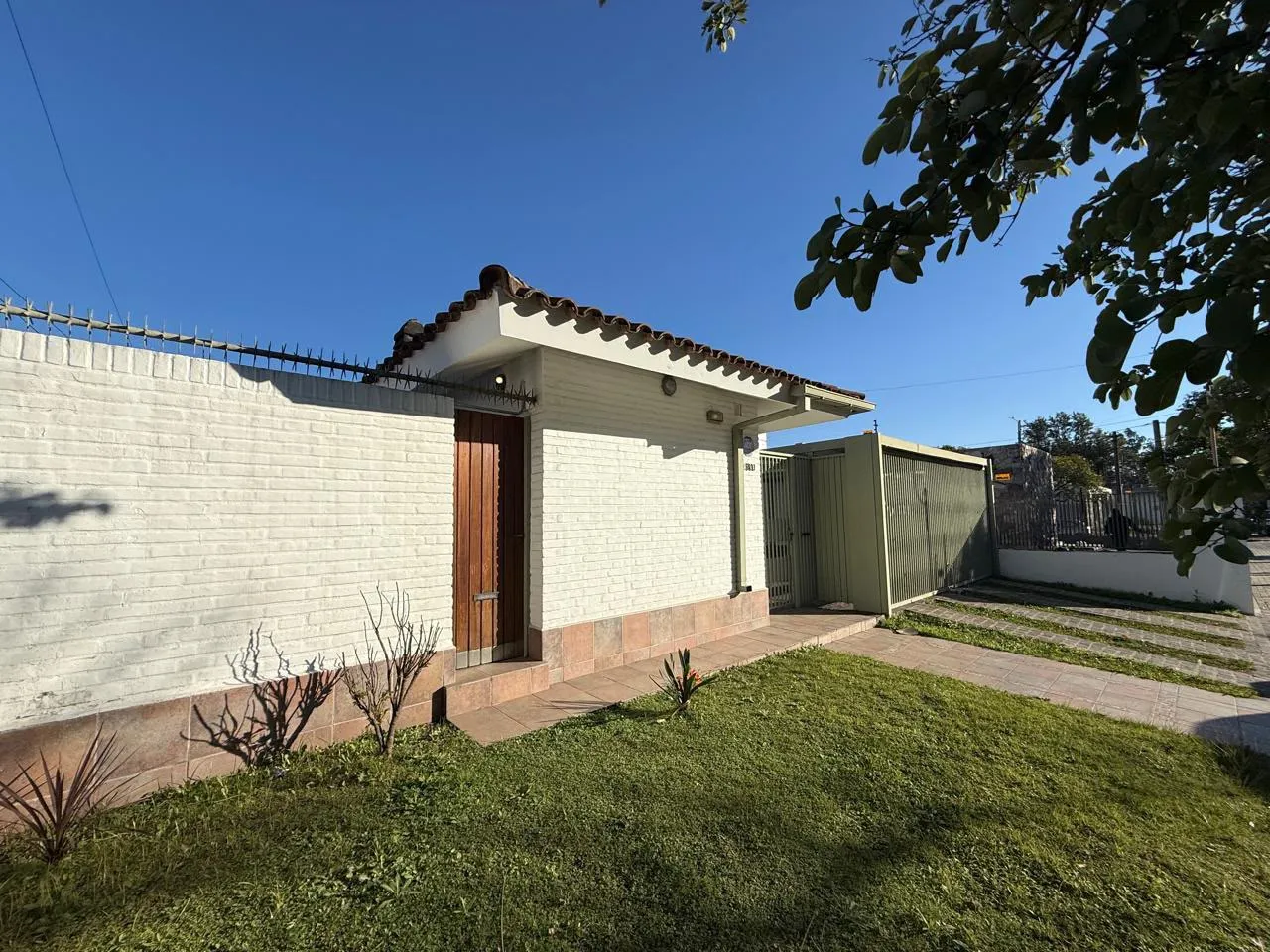 Casa en ALQUILER sobre Jose Roque Funes al 1563