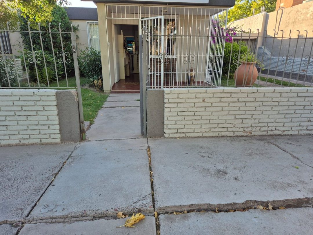 Venta de casa en 2do B° CEC  de San Martín, Mza