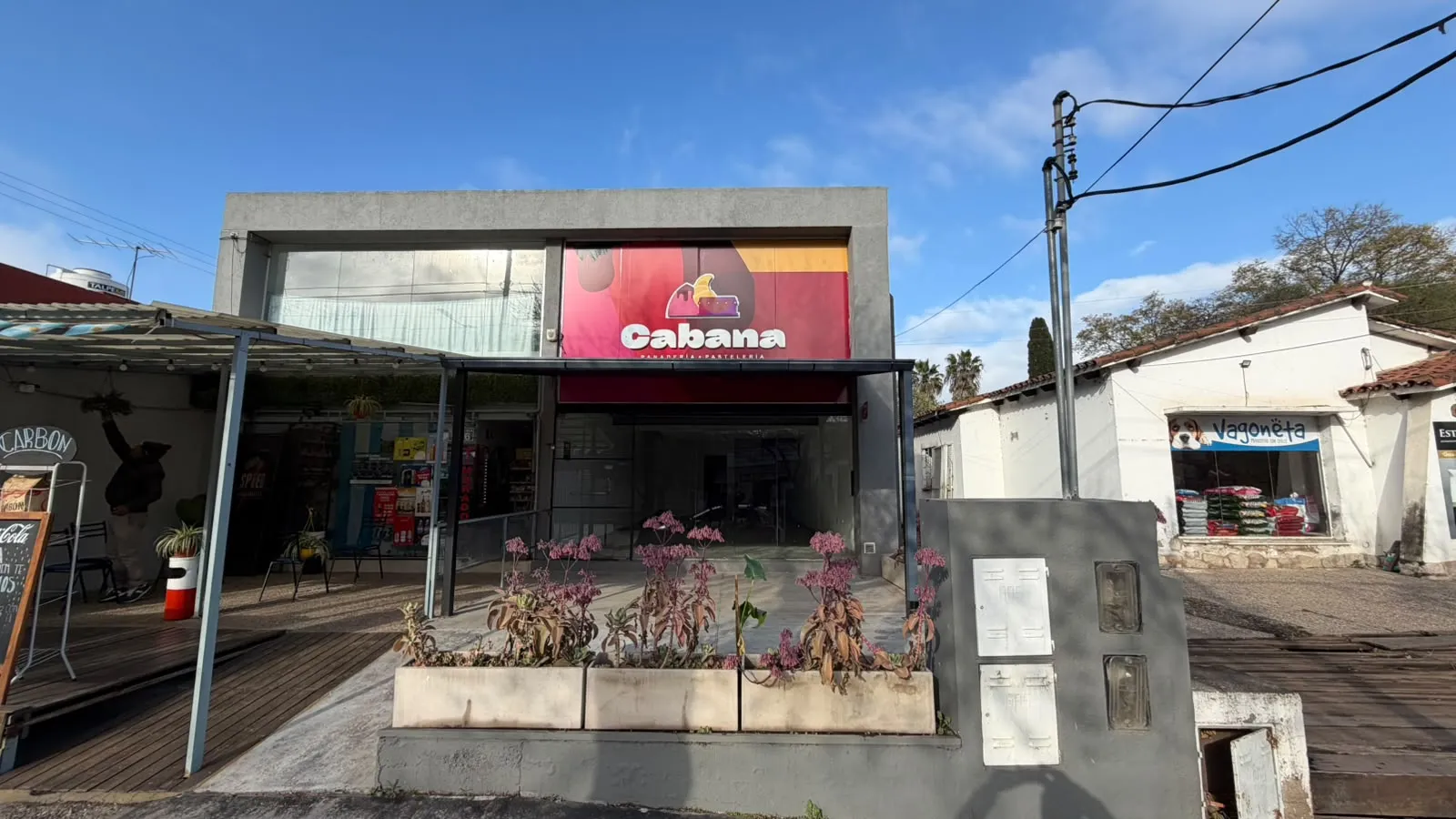 Local Comercial en ALQUILER sobre Avenida Goycochea al 980