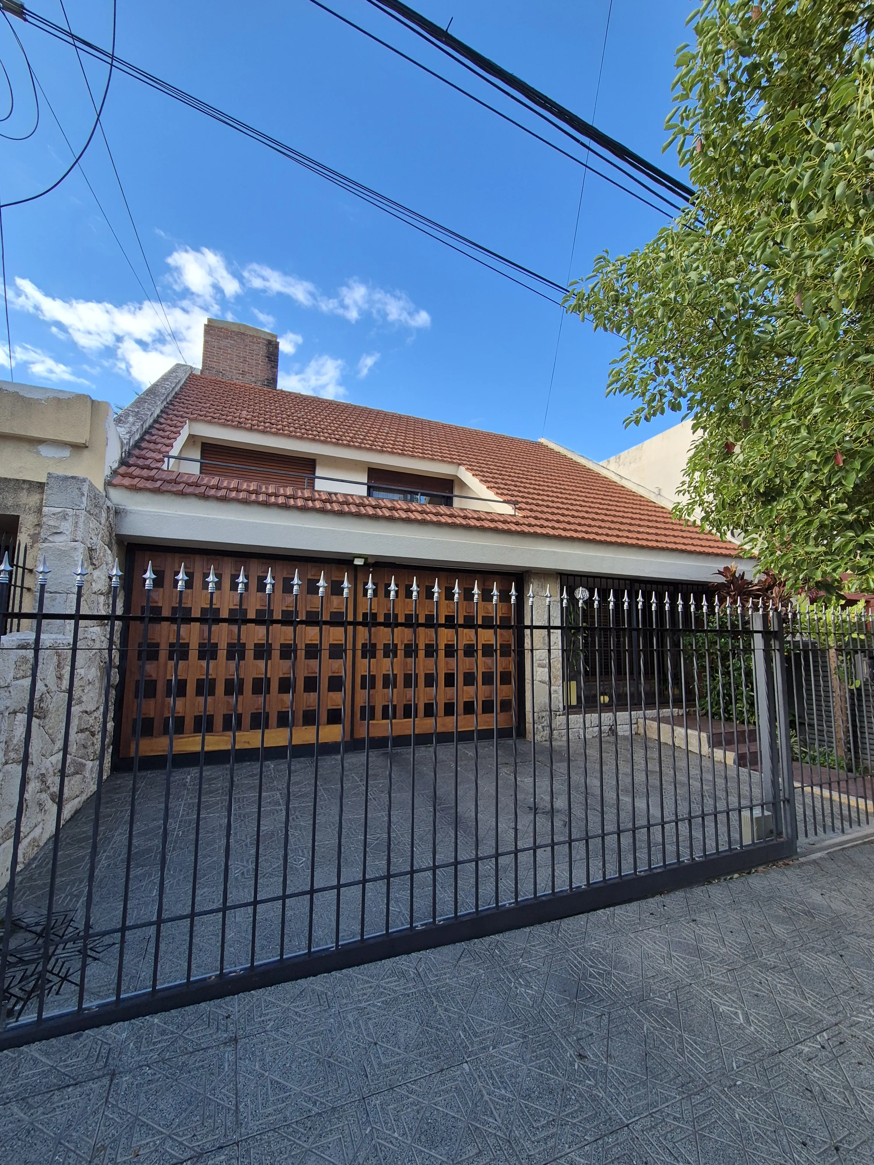 Oportunidad!! Venta ! Importante Casa De 4 Dormitorios Barrio Maipú 2 Sección!