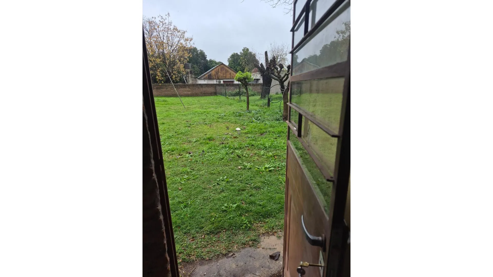 ARECO - Lote de 390 sobre asfalto con casita