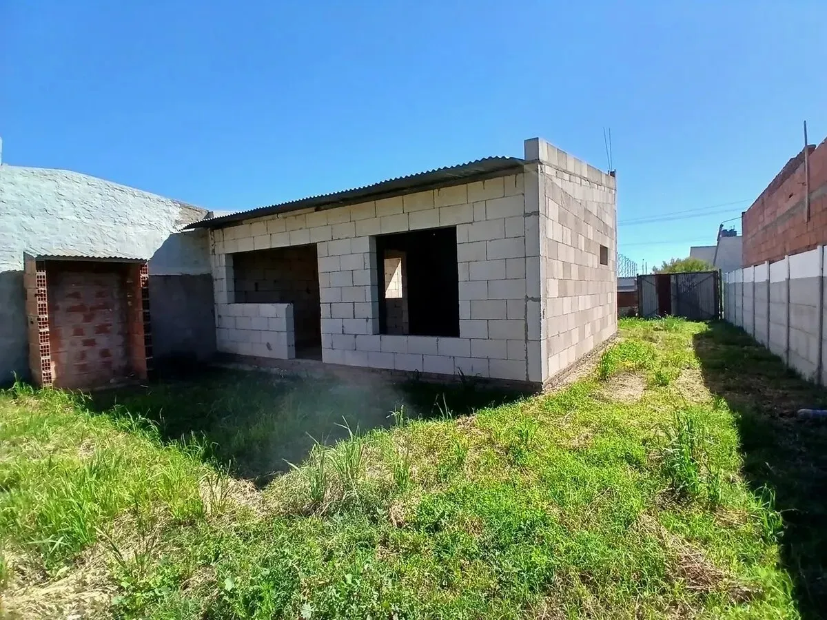 Lote  En Venta En Bahía Blanca, Con Construcción Casa 1 Dorm