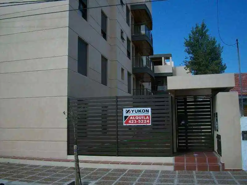 DPTO. EN  ALQUILER  2 DORM  PB   EN BARRIO LOMAS DE SAN MARTÍN, CÓRDOBA 262