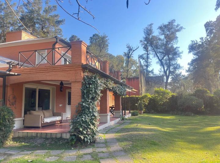 Casa · 230m² · 4 Ambientes · 1 Cochera