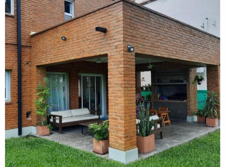 Casa · 300m² · 3 Dormitorios