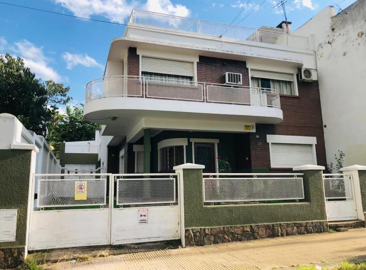 Casa · 270m² · 4 Ambientes · 1 Cochera