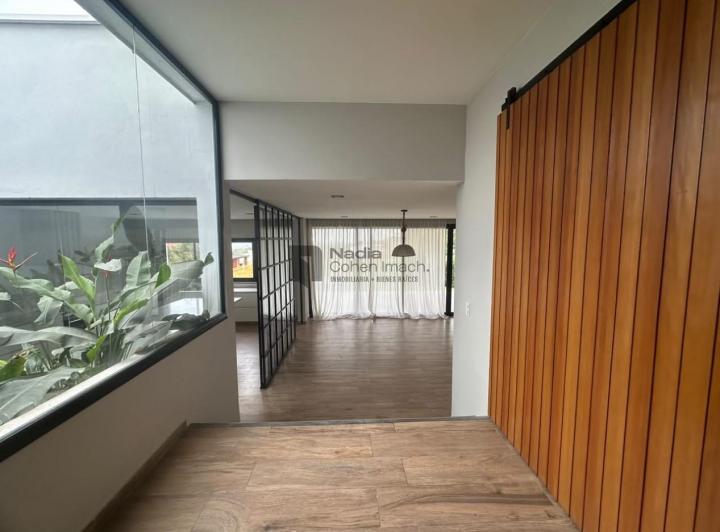 Casa · 300m² · 7 Ambientes