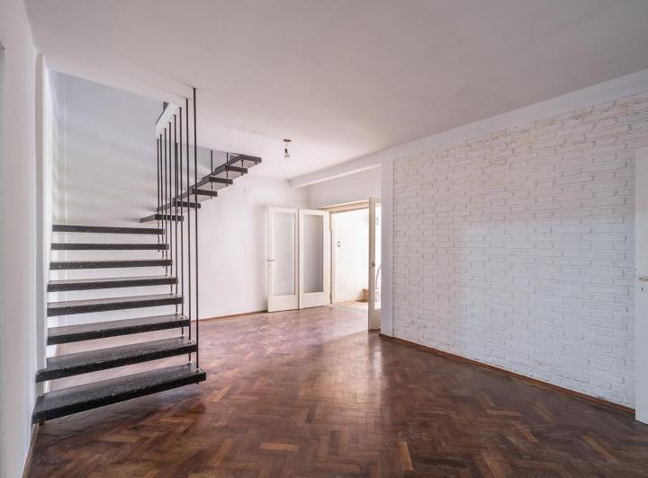 Casa · 230m² · 5 Dormitorios · 1 Cochera