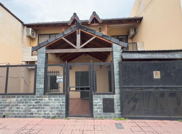 Casa · 343m² · 5 Ambientes · 1 Cochera