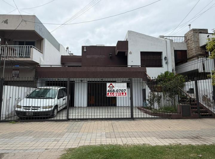 Casa · 250m² · 3 Ambientes · 4 Cocheras