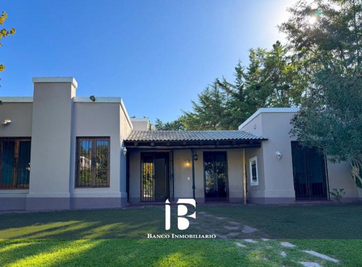 Casa · 151m² · 7 Ambientes · 2 Cocheras