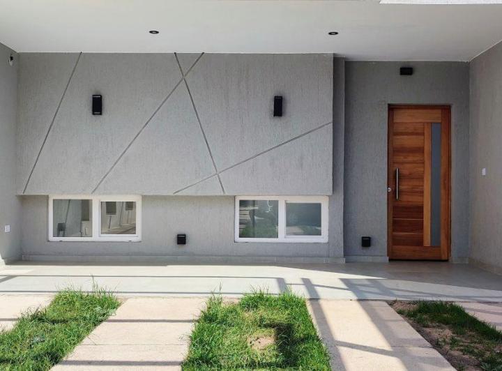 Casa · 95m² · 4 Ambientes · 2 Cocheras