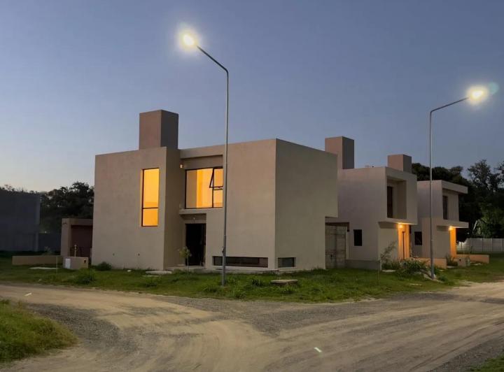 Casa · 134m² · 8 Ambientes · 1 Cochera