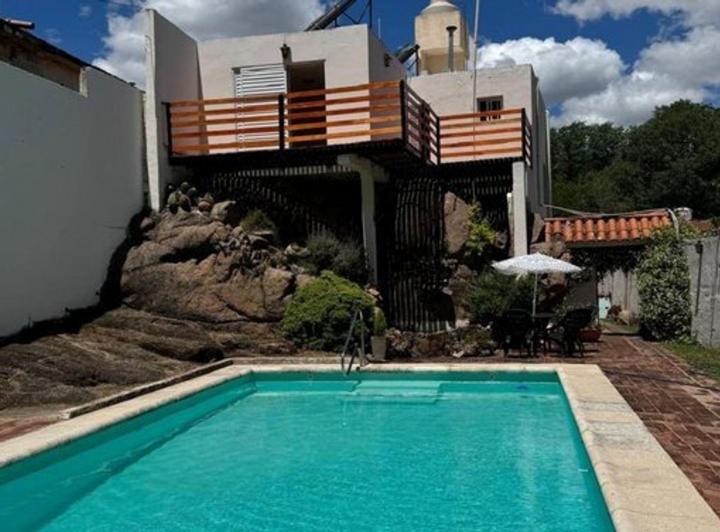 Casa · 325m² · 4 Ambientes · 1 Cochera