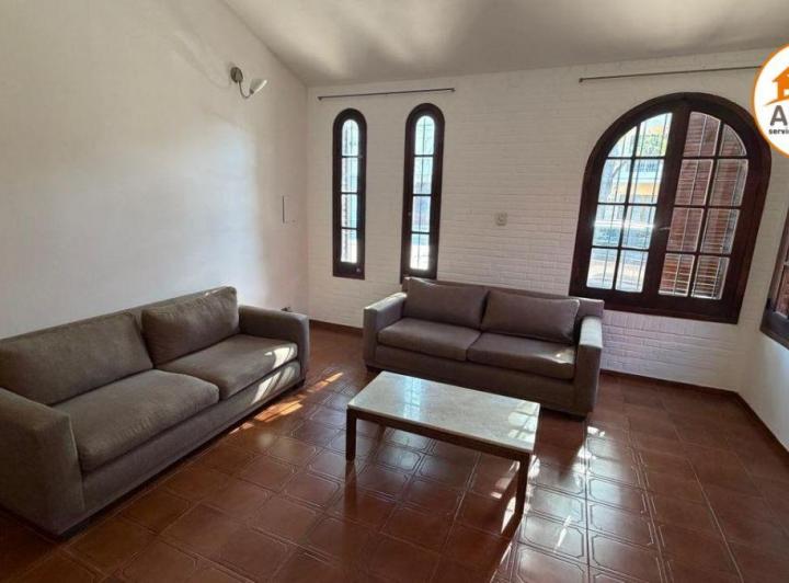Casa · 197m² · 7 Ambientes · 2 Cocheras