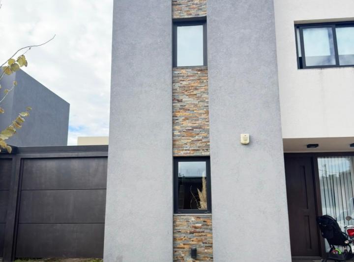 Casa · 130m² · 7 Ambientes