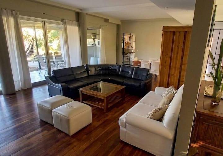 Casa · 350m² · 9 Ambientes · 3 Cocheras