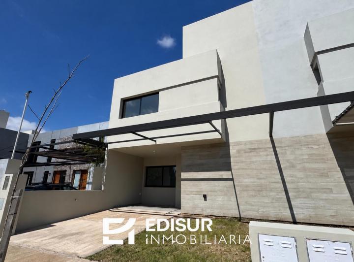 Casa · 118m² · 4 Ambientes · 2 Cocheras