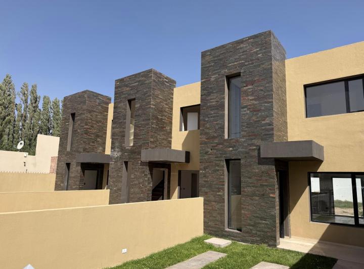 Casa · 85m² · 3 Ambientes · 1 Cochera