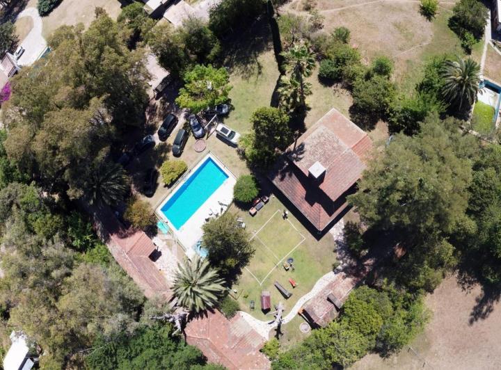 Terreno · 500m² · 5 Ambientes · 4 Cocheras