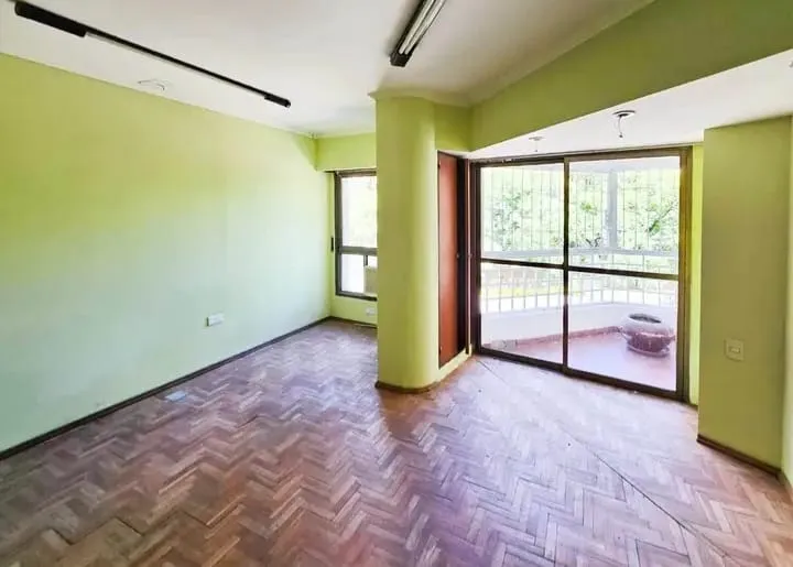 Se vende piso exclusivo en calle Belgrano frente a La Cañada