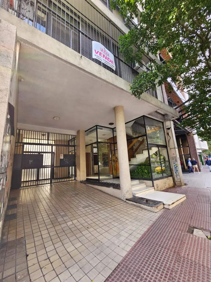 SE VENDE DEPTO. A METROS DEL PATIO OLMOS - PISO COMPLETO 4 DOMITORIOS, ESCRITORI...