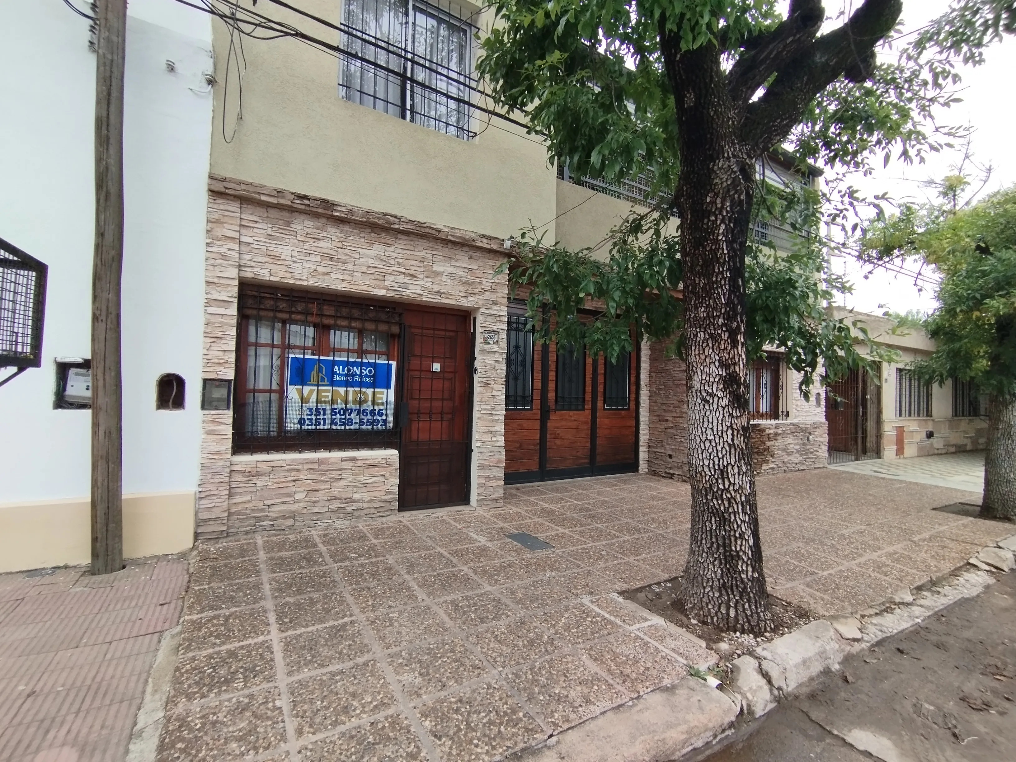 🔥EXCLUSIVA CASA DE 💒 2 PLANTAS PATIO C/DEPOSITO 📍 CALLE GALICIA B° COLON