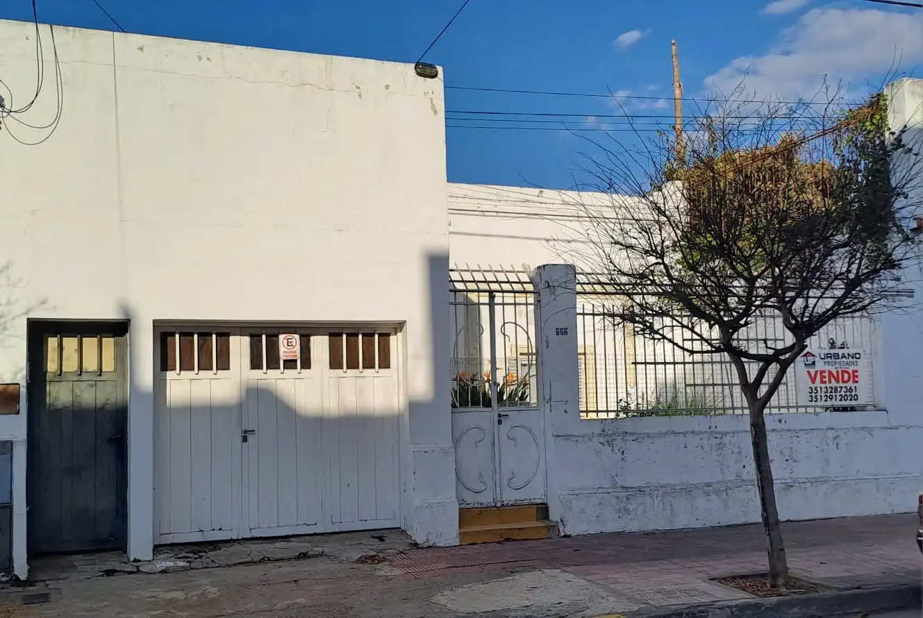 CASA + DEPARTAMENTO INTERNO B° ALBERDI 3 DORMITORIOS GARAGE