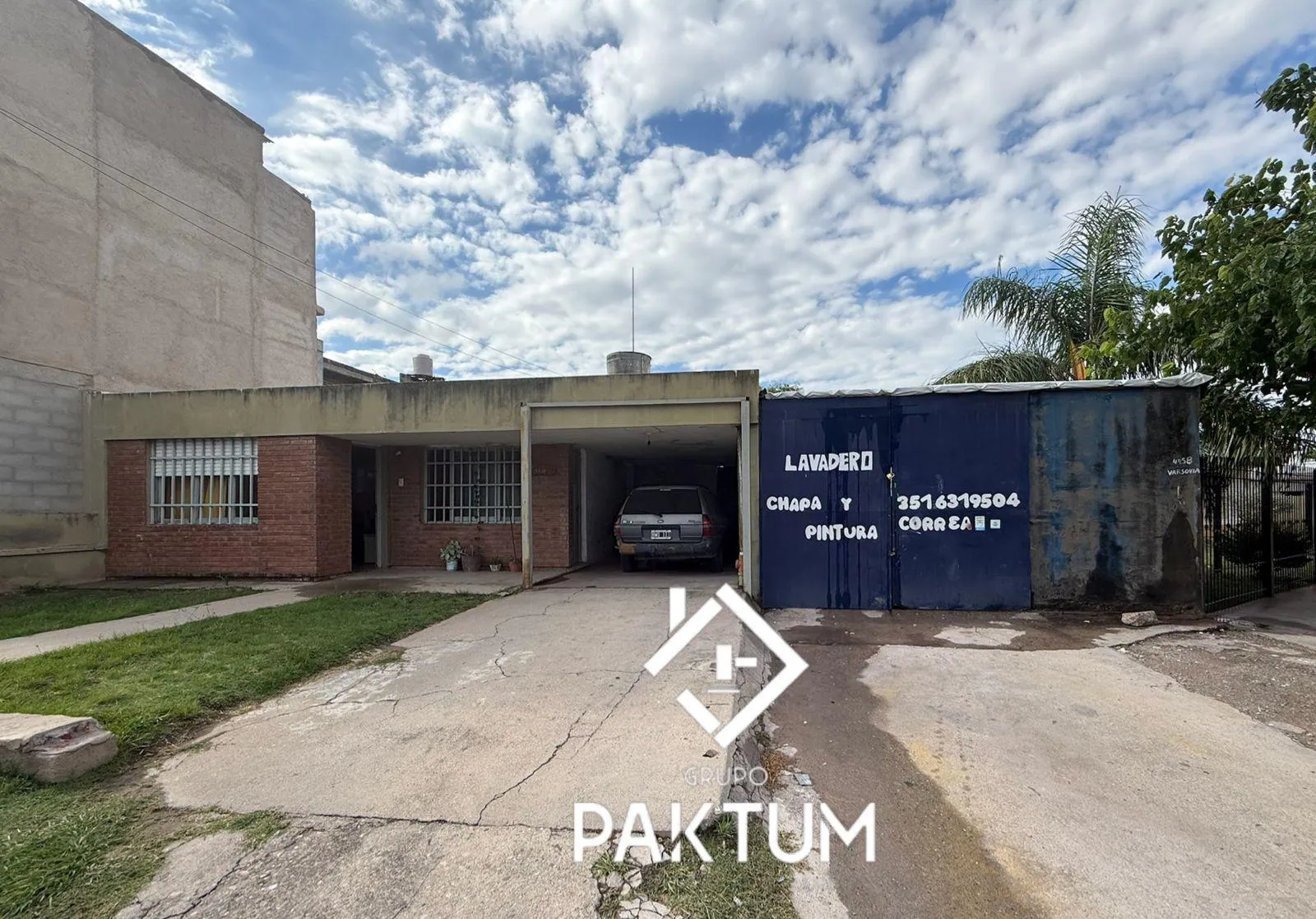 Venta de casa  Taller con Gran terreno en B Estación Flores  659 m en esquina