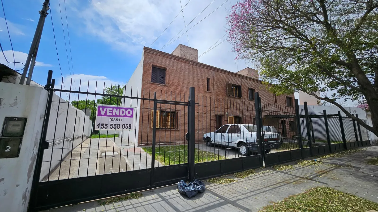 Casa 2 dorm. con Patio. Cochera. B° Las Palmas
