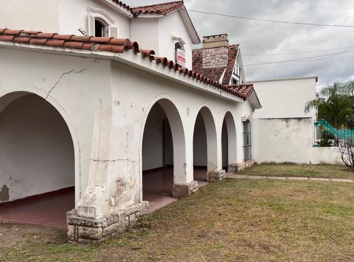 Casa · 330m² · 7 Ambientes · 1 Cochera