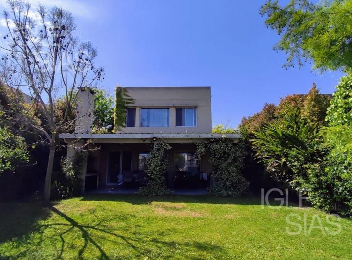Casa · 146m² · 3 Ambientes · 1 Cochera