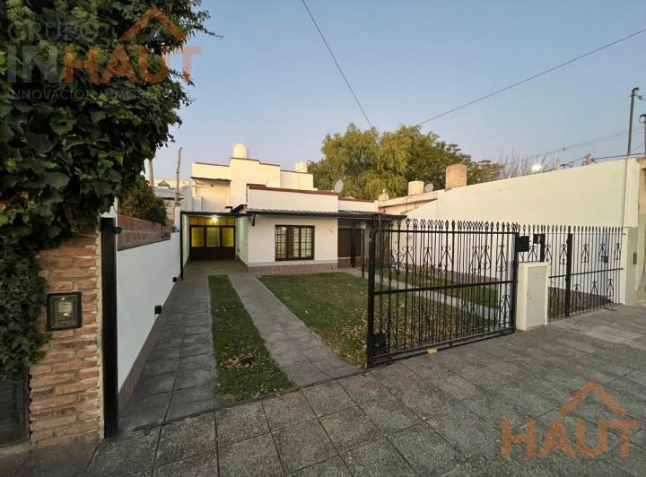Casa · 218m² · 3 Dormitorios · 1 Cochera