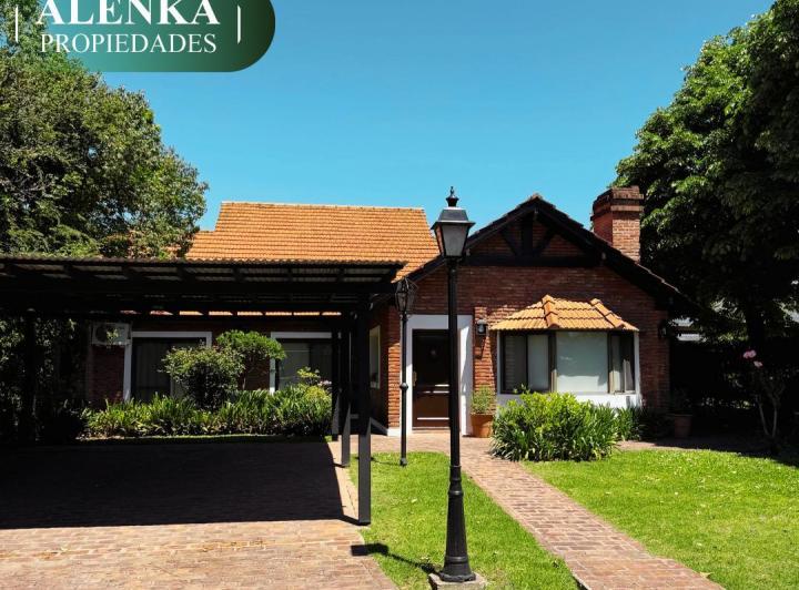 Casa · 260m² · 5 Ambientes · 2 Cocheras