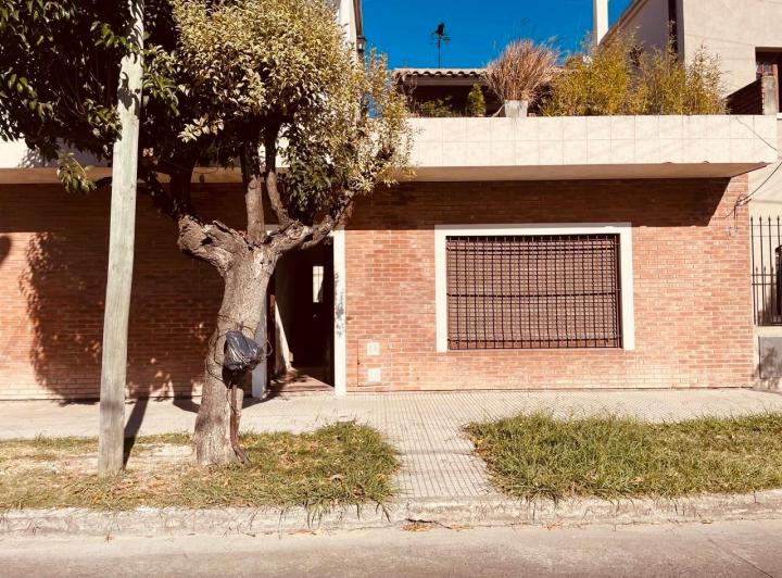 Casa · 80m² · 3 Ambientes · 1 Cochera