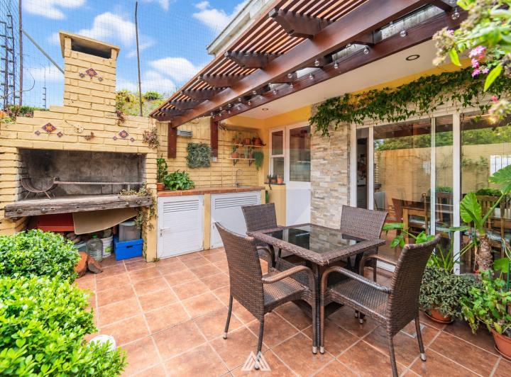 Casa · 90m² · 5 Ambientes · 1 Cochera