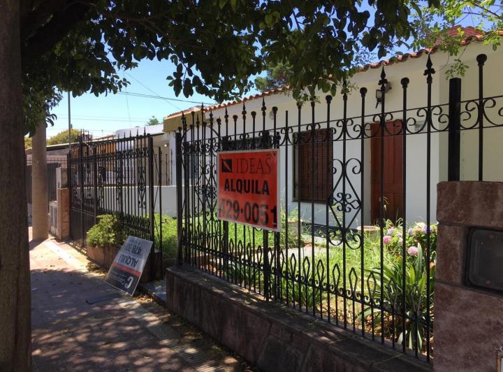Casa · 90m² · 6 Ambientes · 1 Cochera