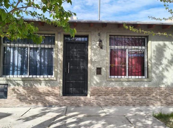 Casa · 160m² · 5 Ambientes · 3 Cocheras