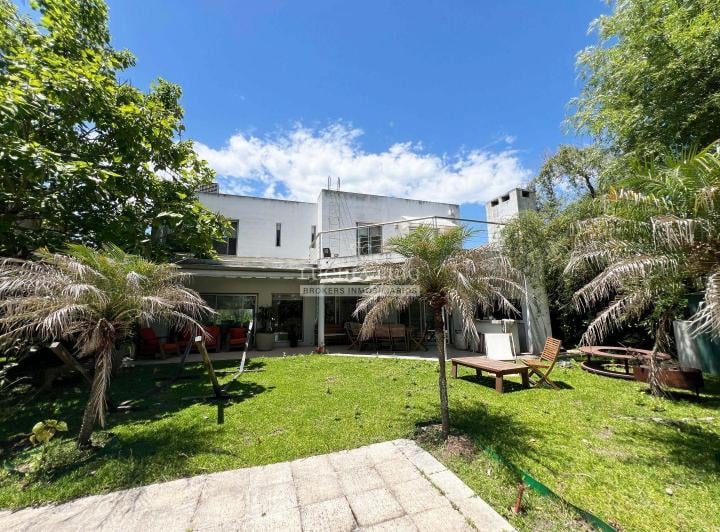 Casa · 215m² · 4 Ambientes