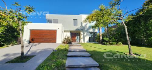 Casa · 400m² · 7 Ambientes · 3 Cocheras