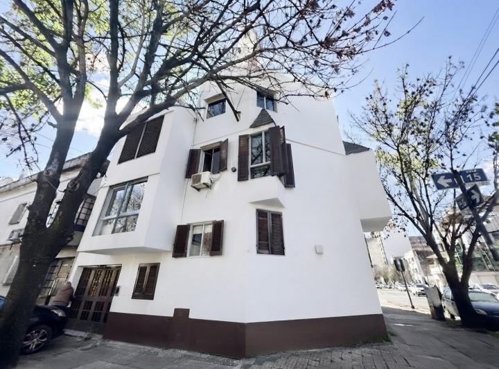 Casa · 225m² · 6 Ambientes · 1 Cochera