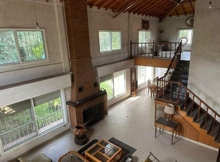 Casa · 220m² · 5 Ambientes · 3 Cocheras